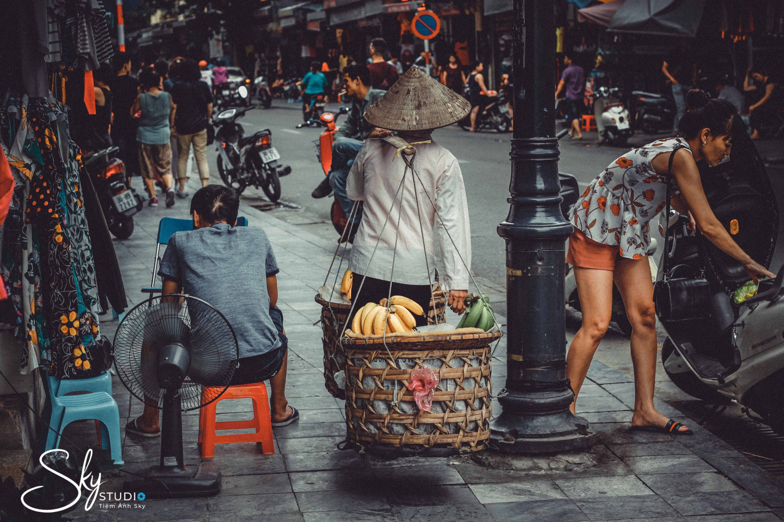 Blend màu là kỹ thuật kết hợp các gam màu khác nhau với nhau để tạo ra sự đa dạng và sâu sắc cho các bức ảnh của bạn. Bằng cách sử dụng công cụ blend màu, bạn có thể mang đến những hiệu ứng độc đáo và đặc biệt cho các bức ảnh của mình.