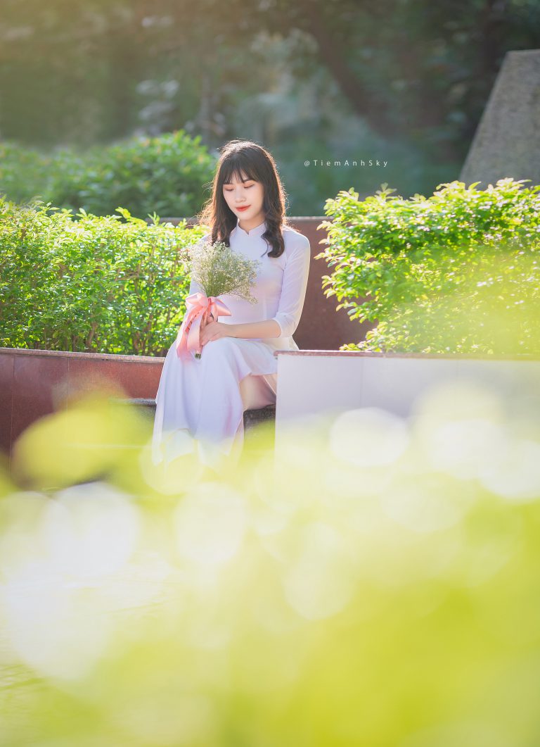 Những Cách Tạo Dáng Chụp Ảnh Áo Dài Kỷ Yếu Đẹp